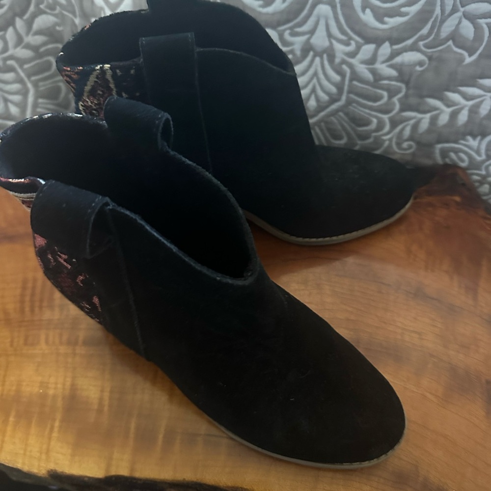 Toms Black Ankle Booties with Patterned Detail